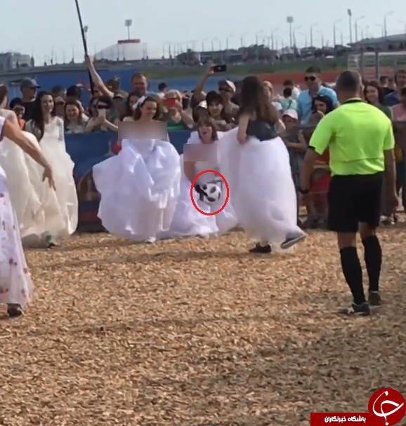 مسابقه فوتبالی که بازیکنانش لباس عروس به تن دارند! +تصاویر