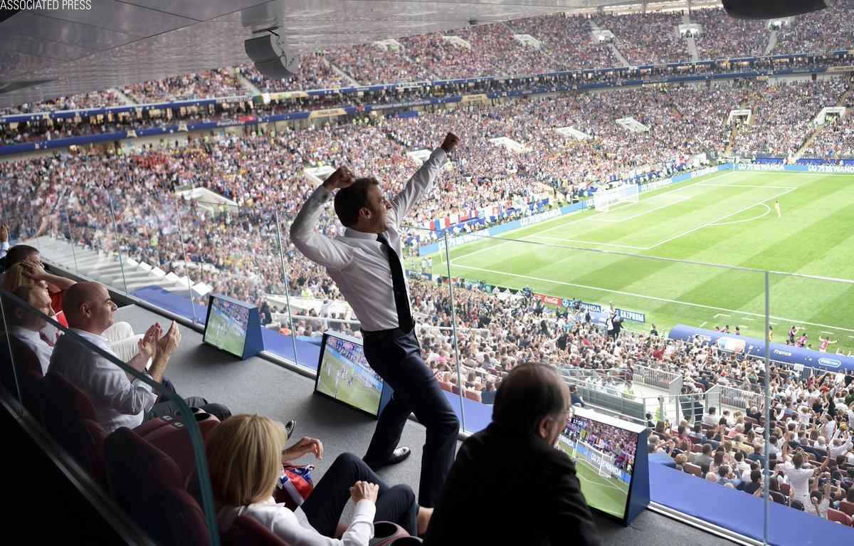 خوشحالی ویژه رئیس جمهور فرانسه پس از قهرمانی در جام جهانی