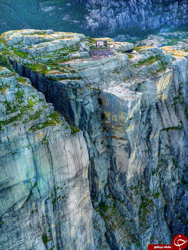تماشای فیلم اکشن بالای صخره ۶۰۰ متری!+عکس