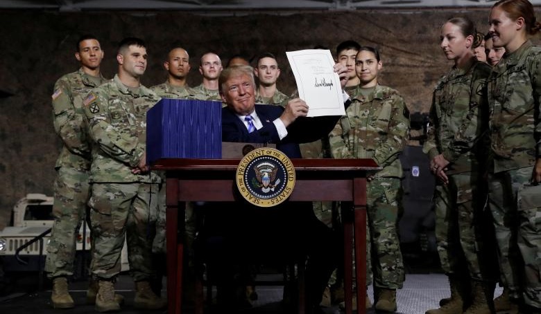 ترامپ لایحه بودجه دفاعی آمریکا را امضا و تبدیل به قانون کرد؛ 716 میلیارد دلار | جزئیات مربوط به ایران