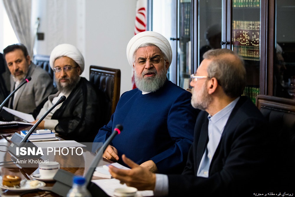 اخم روحانی به لاریجانی در جلسه شورای عالی اقتصاد/ عکس