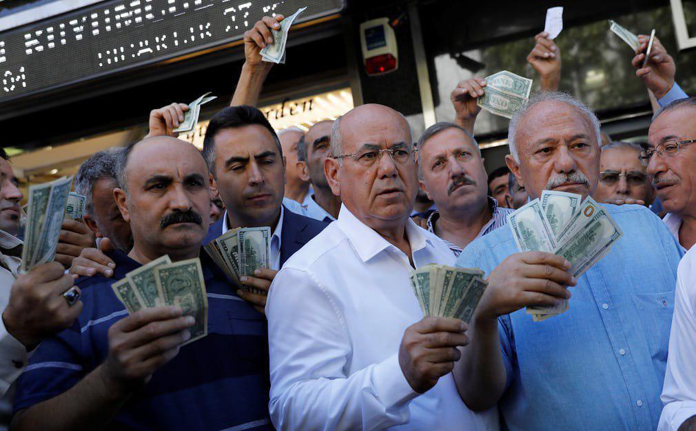آتش‌ زدن دلارهای آمریکا در ترکیه
