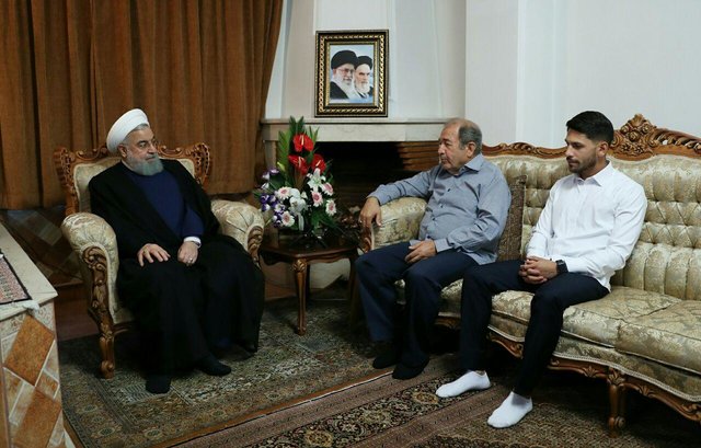 دیدار صمیمی رئیس‌جمهور با آزاده و جانباز ۷۰ درصد دوران دفاع مقدس+عکس
