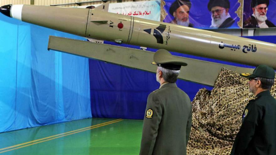 وزیر دفاع: اولویت اول ما ارتقا توان موشکی است| اولین جنگنده ایرانی ۳۱ مرداد رونمایی می‌شود