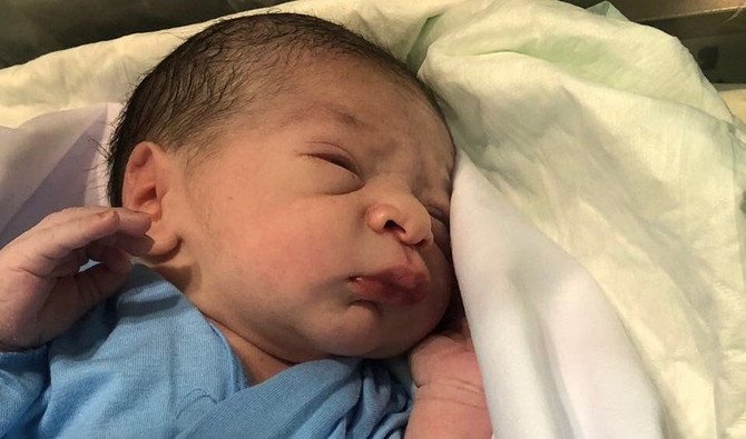 تولد یک نوزاد در عرفات +عکس