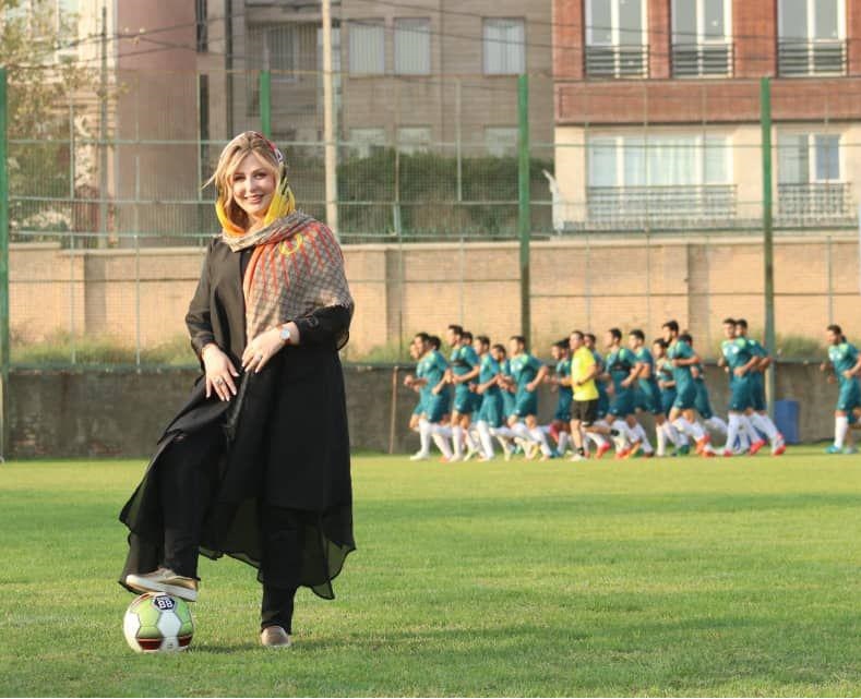 حضور نیوشا ضیغمی در تمرینات یک باشگاه فوتبال! +عکس