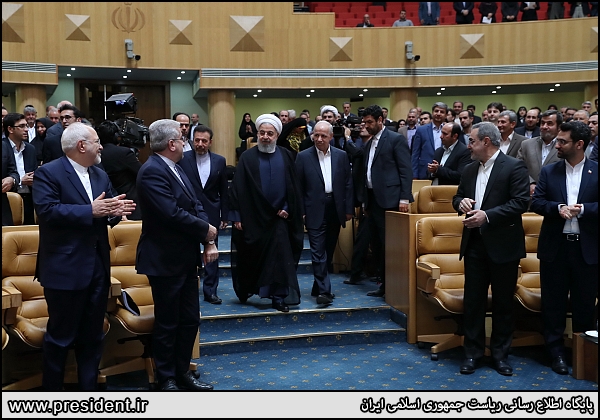 روحانی: آمریکا هر روز برای مذاکره با ایران پیغام می‌فرستد| قسم حضرت عباس را قبول کنیم یا دم خروس را؟+فیلم