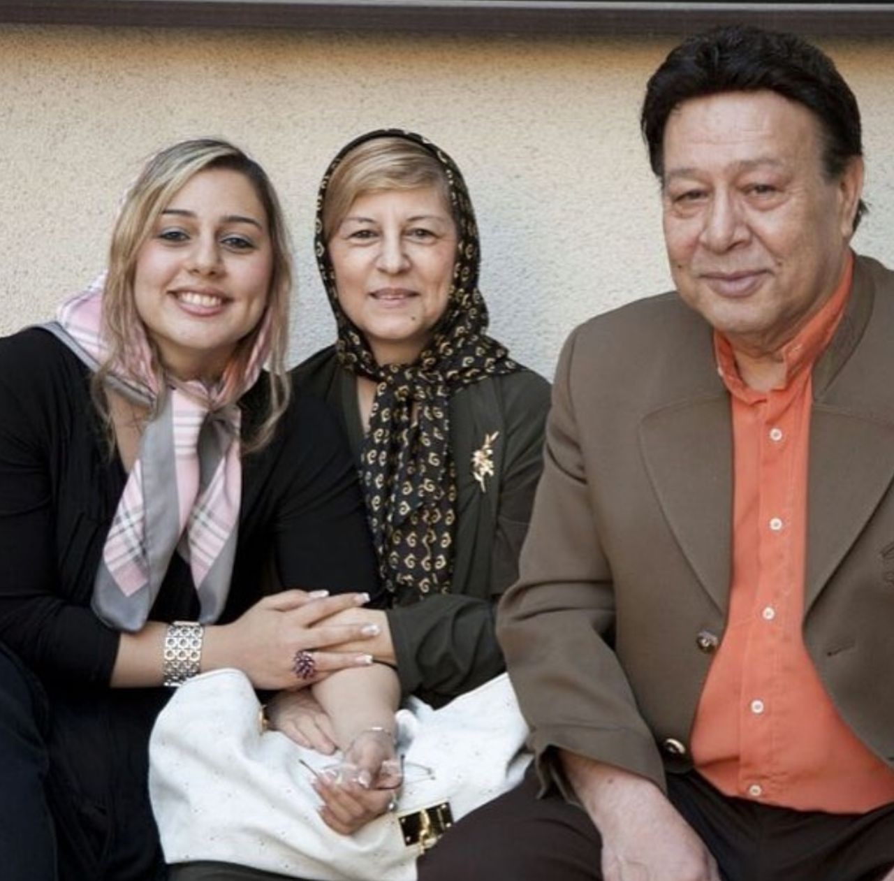 حسین عرفانی در کنار همسر و دخترش+ عکس