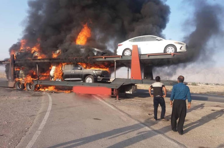 تصویر| آتش‌سوزی خودروهای لوکس در بندرعباس