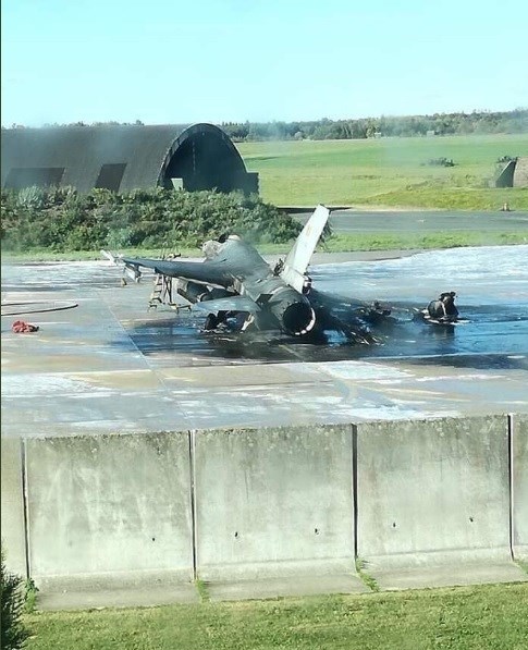 جنگنده اف-۱۶ بلژیک خاکستر شد+تصاویر