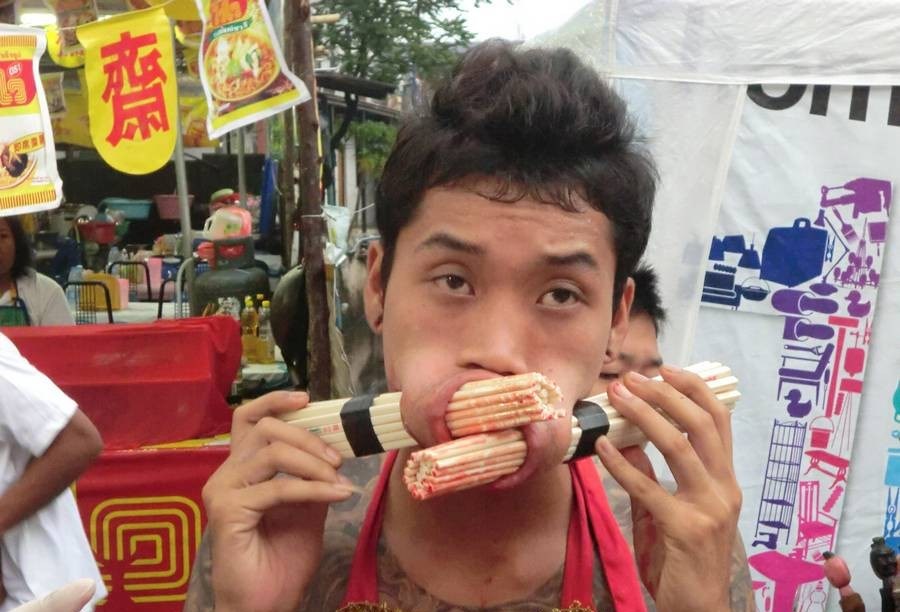 شکنجه کردن خود، تفریح محبوب آسیایی ها + تصاویر