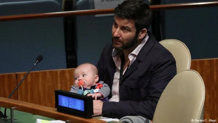 حضور یک نوزاد در نشست مجمع عمومی سازمان ملل برای نخستین بار/ عکس