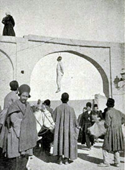 عکس/ دار زدن یک شورشی در عهد قاجار