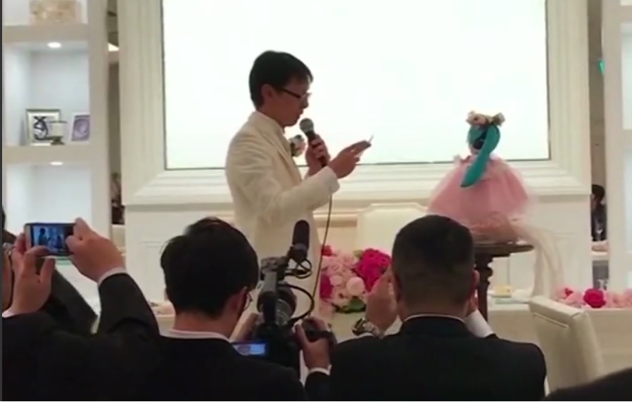 ازدواج یک مرد ژاپنی با عروس مجازی+ویدئو