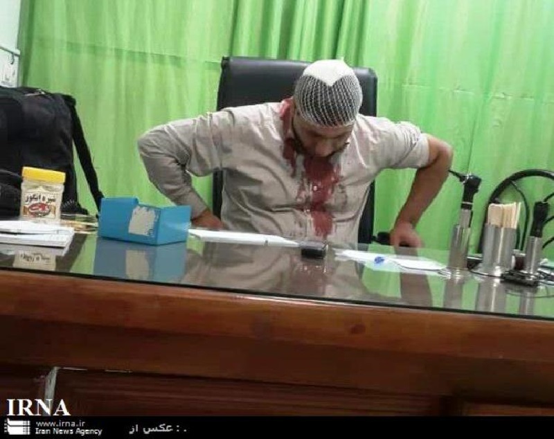 حمله به یکی از پزشکان در حال خدمت در مشهد +عکس