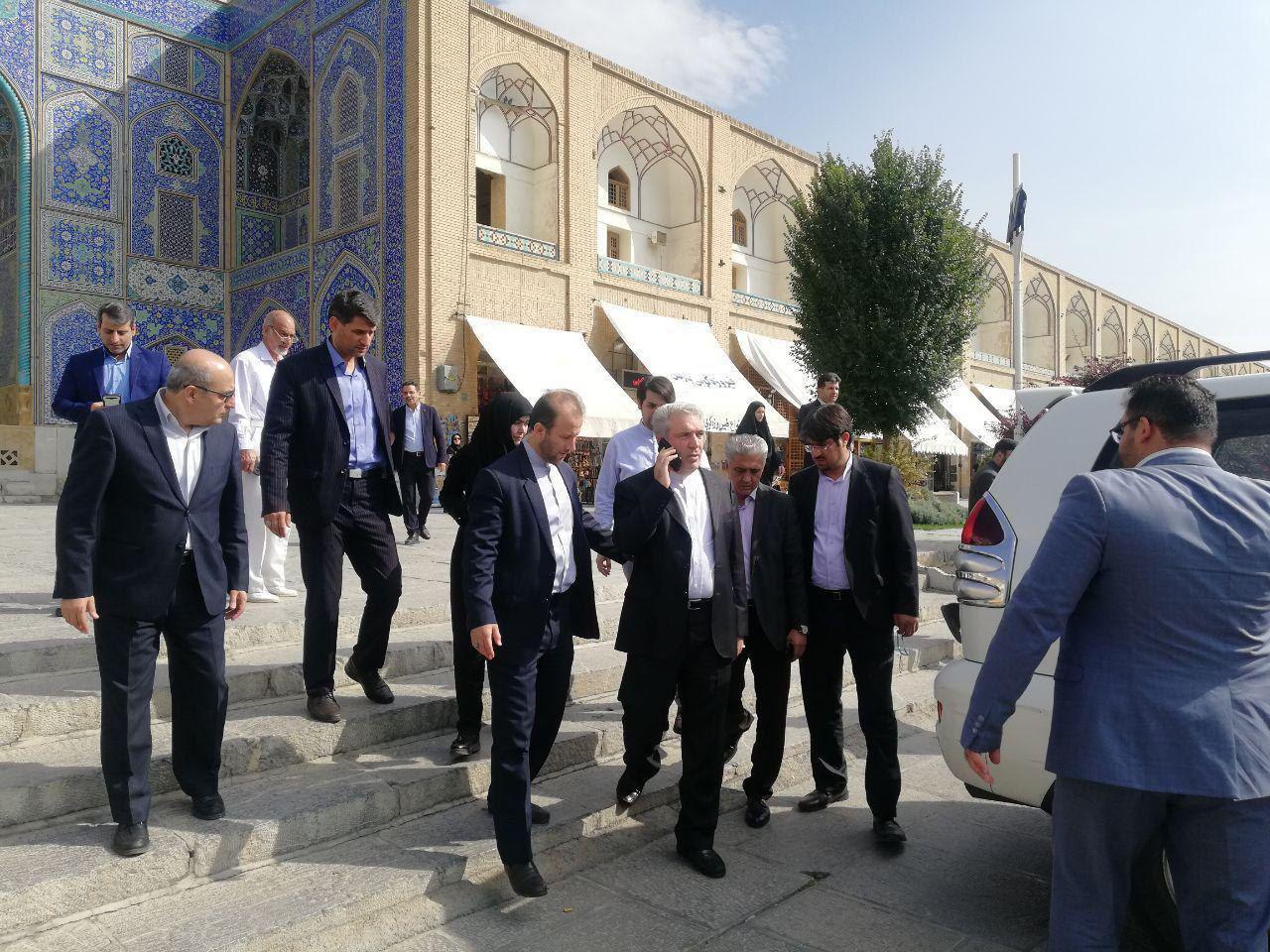 توضیح میراث فرهنگی درباره ورود مونسان با خودرو به میدان نقش جهان اصفهان