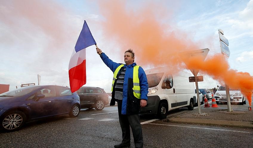 «جلیقه زرد» های فرانسه چه کسانی هستند و چرا اعتراض می‌کنند؟