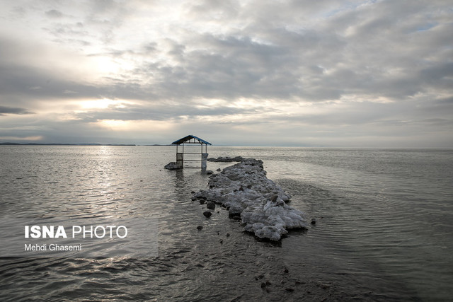 حال دریاچه ارومیه بهتر شده است؟+عکس