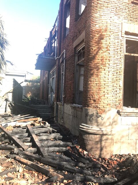آتش‌سوزی عمدی در یک خانه تاریخی؟+عکس