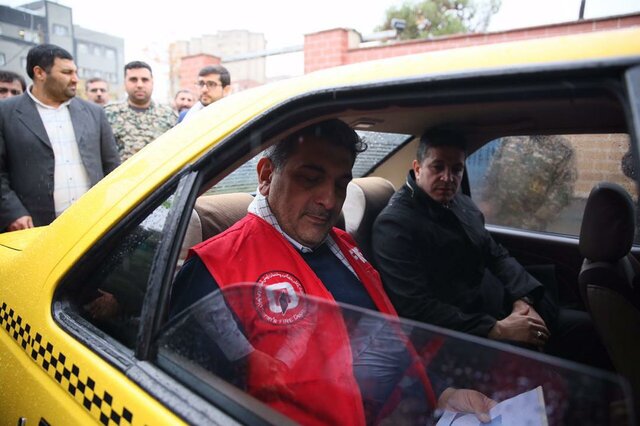 شهردار تهران با تاکسی به محل کار رفت+عکس