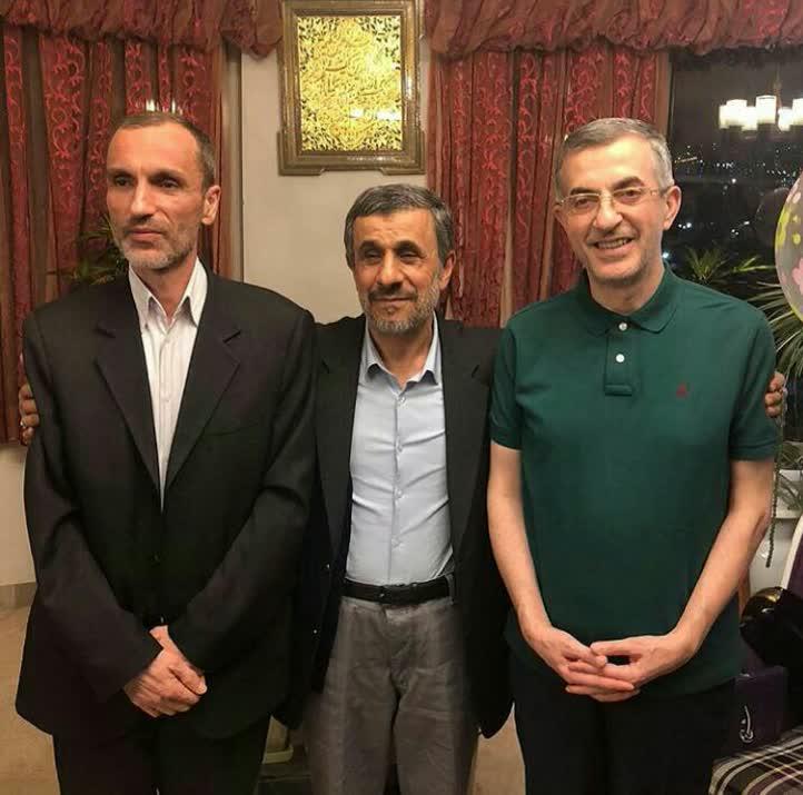 دیدار نوروزی احمدی‌نژاد با یاران زندانی/ عکس