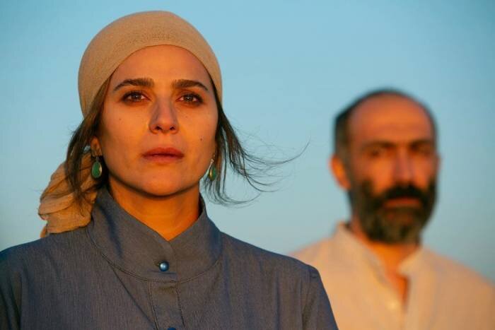 نیکی کریمی تک و تنها با «آتابای» / عکس نیکی کریمی تک و تنها با «آتابای» / عکس