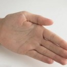 لرزش دستها نشانه چیست؟