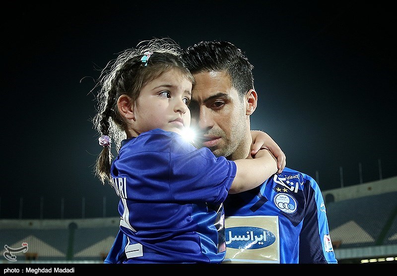 خسرو حیدری با دخترش در رختکن استقلال