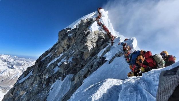 شمار کشته‌شدگان قله اورست به ۱۰ نفر رسید