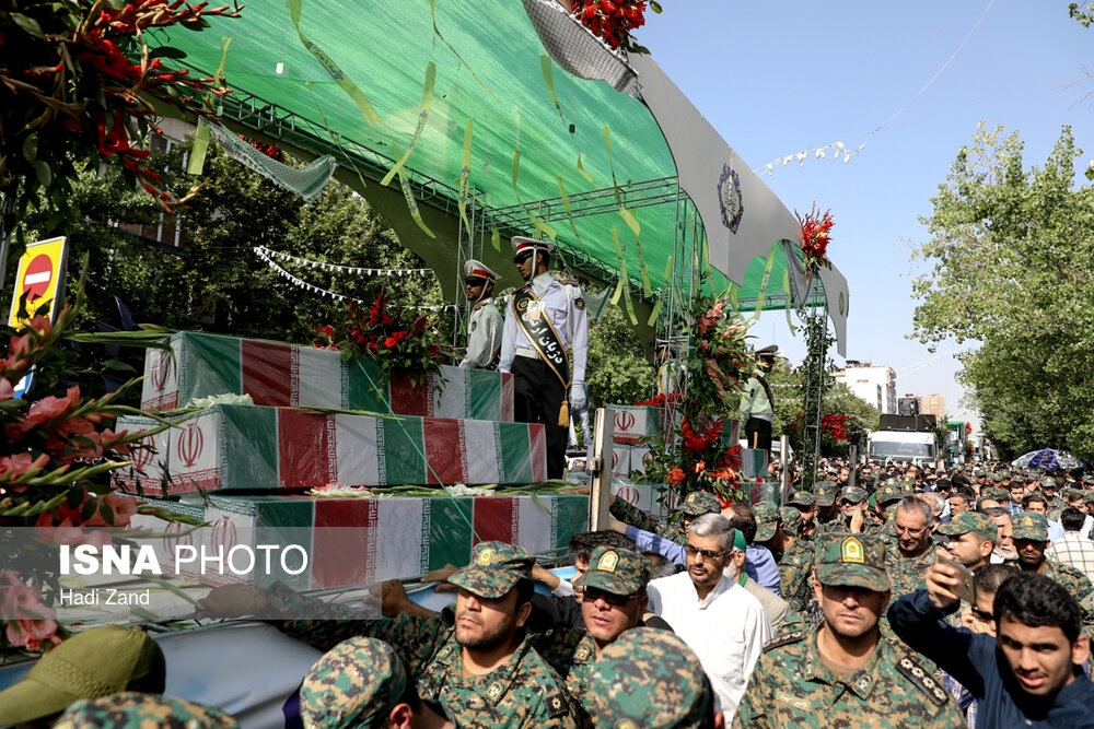 مراسم تشییع پیکرهای ۱۵۰ شهید برگزار شد+عکس مراسم تشییع پیکرهای ۱۵۰ شهید برگزار شد+عکس