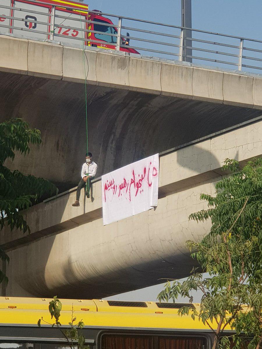خودکشی نافرجام جوانی در پل صدر+عکس خودکشی نافرجام جوانی در پل صدر+عکس