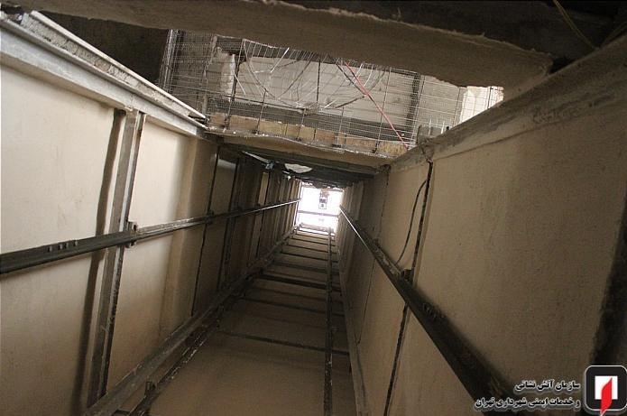 مرگ کارگر جوان بر اثر سقوط بالابر به چاهک آسانسور + عکس مرگ کارگر جوان بر اثر سقوط بالابر به چاهک آسانسور + عکس