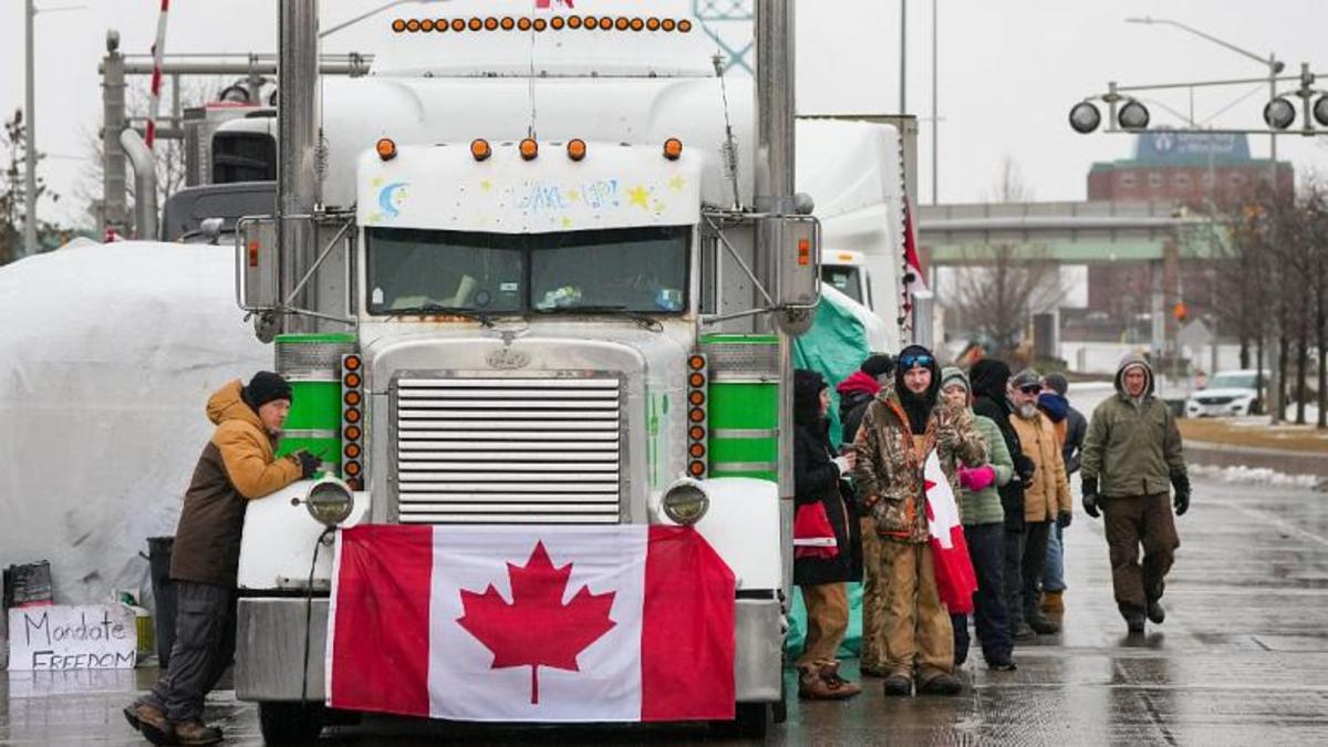 اعتصاب رانندگان کامیون در کانادا/ انتاریو وضعیت اضطراری اعلام کرد