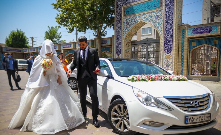 تصاویر| حضور عروس و دامادها پای صندوق رای انتخابات