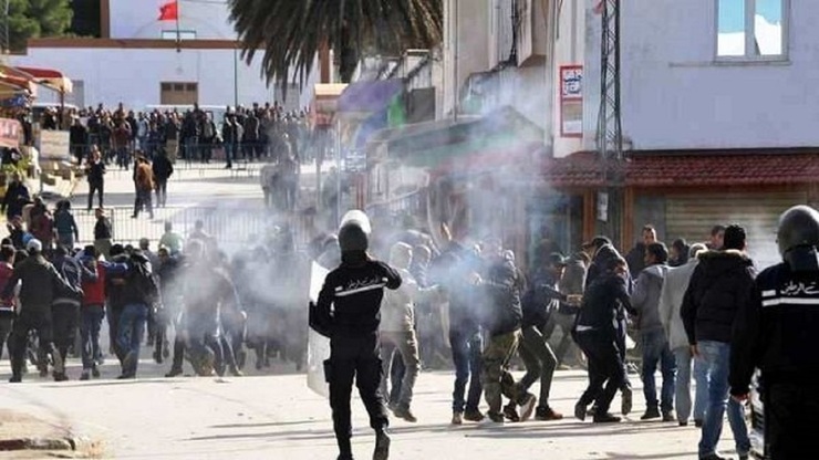 تظاهرات در تونس و حمله به مقر جنبش النهضه