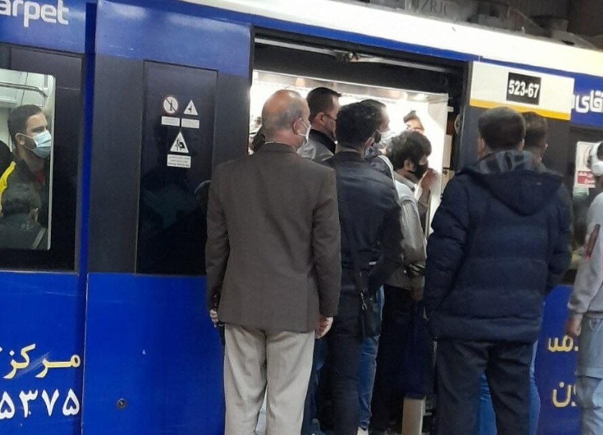 تصاویر| فرسودگی سیستم واگن‌های مترو، بلای جان مسافران