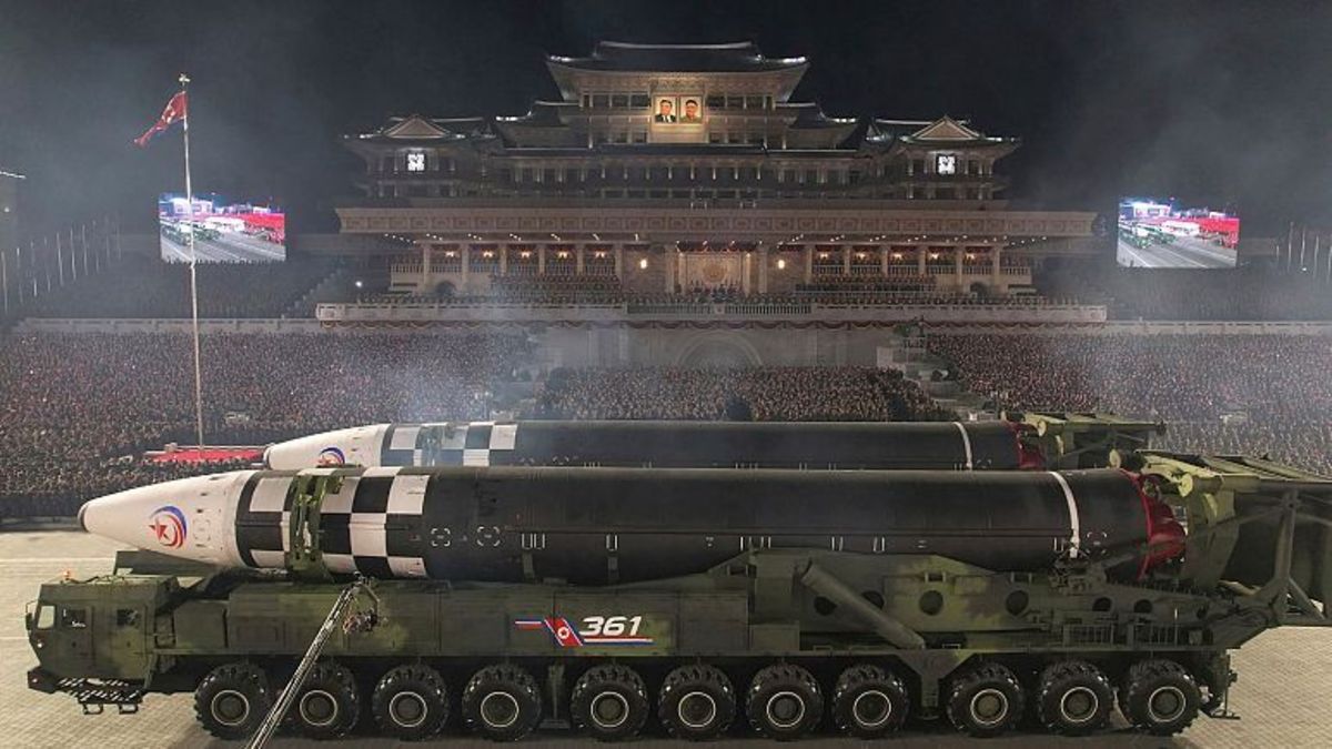 رژه شبانه موشک‌های هسته‌ای کره شمالی