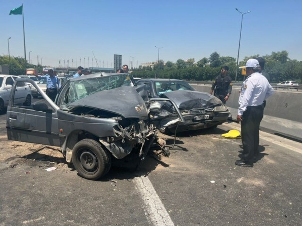 تصادف زنجیره‌ای آزادراه ساوه- تهران ۱۵ مصدوم برجای گذاشت