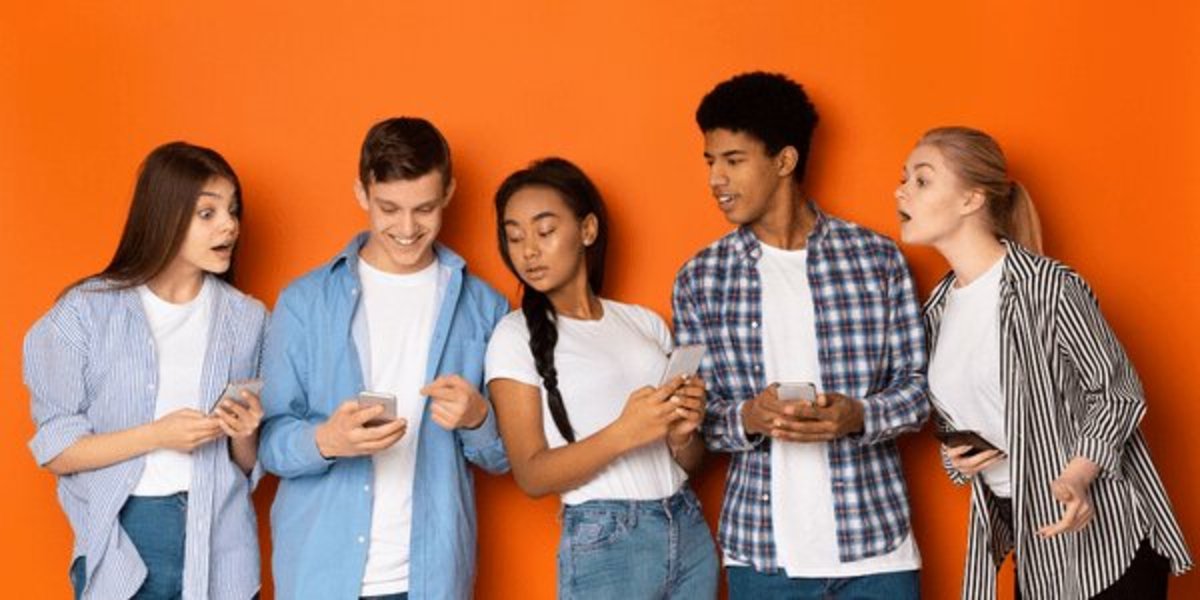 نوجوانان چه میزان از وقت خود را آنلاین هستند؟
