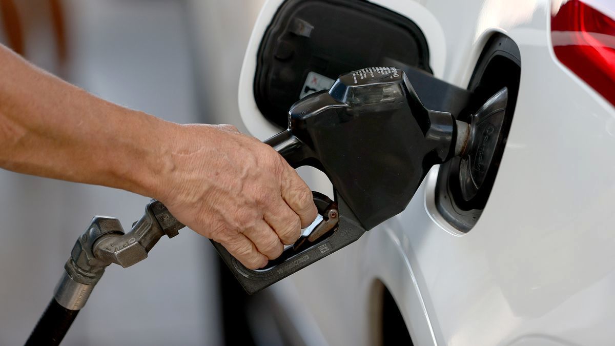 بنزین تغییر سهمیه‌بندی و افزایش قیمت پیدا می‌کند؟