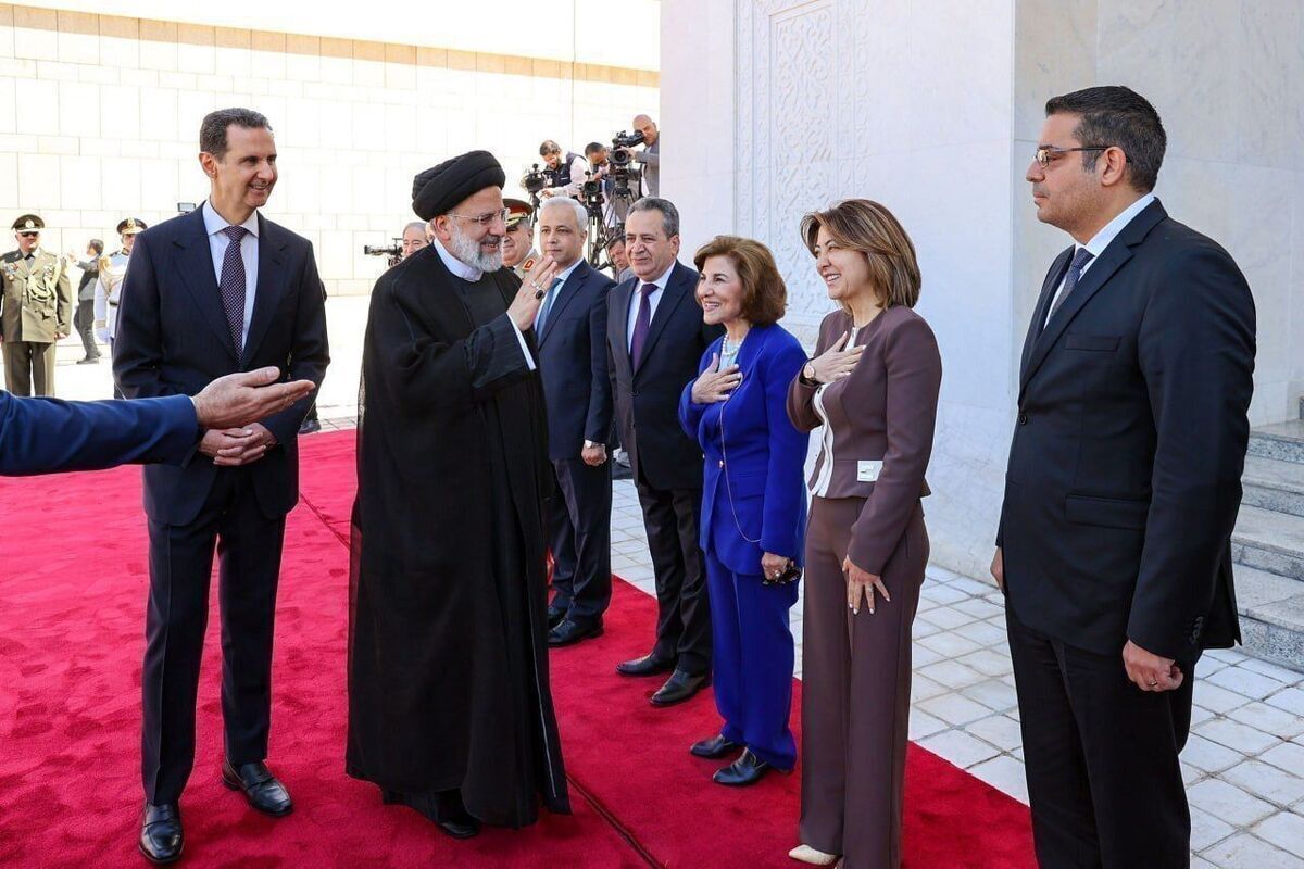 واکنش احمد زیدآبادی به عکس رئیسی و زنان بی‌حجاب در سوریه
