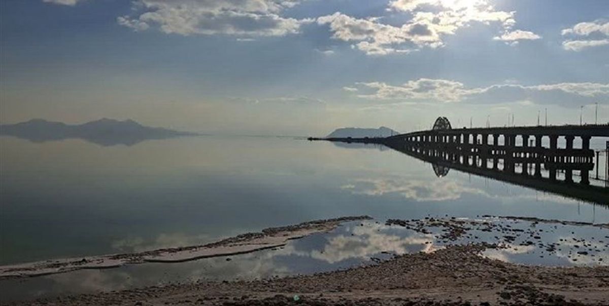 برای احیای دریاچه ارومیه باید ساخت سد‌ها را متوقف کنند