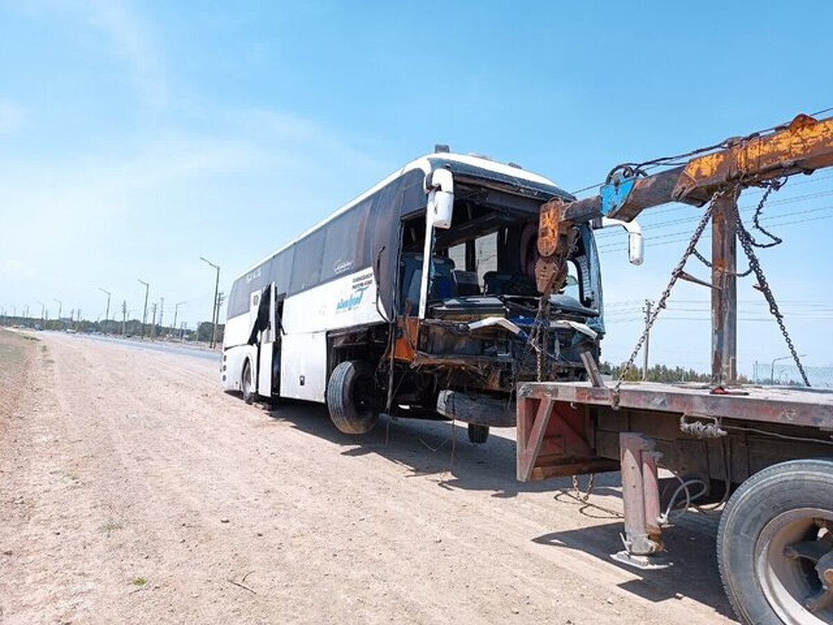 واژگونی اتوبوس با ۲۳ مصدوم در فارس