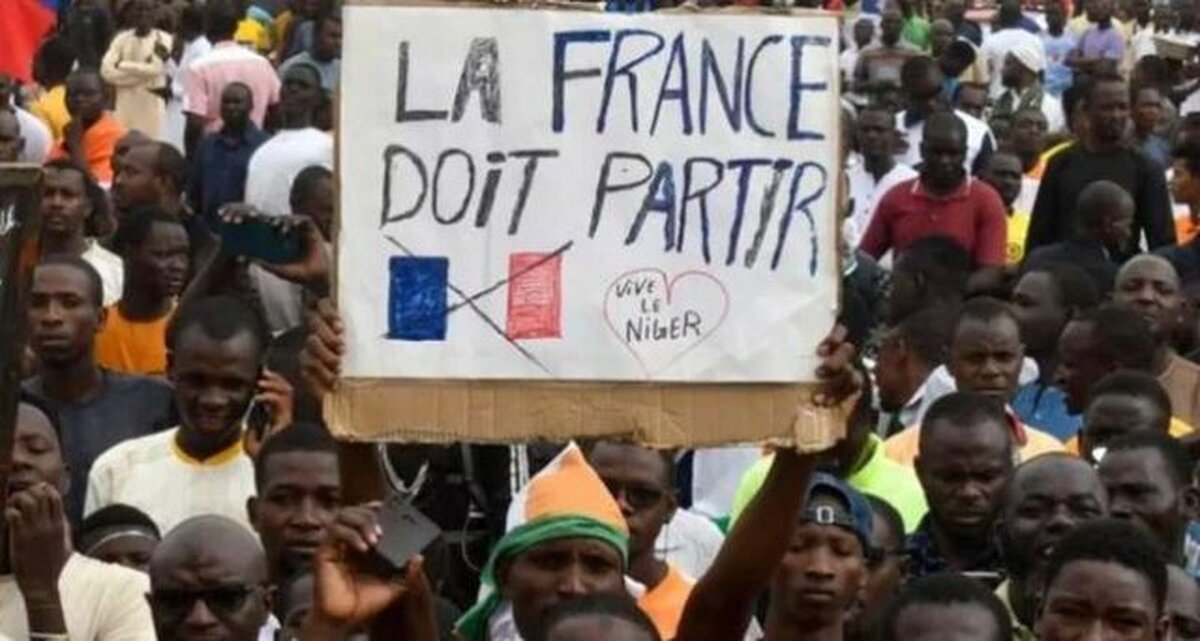 حریم هوایی نیجر بر روی هواپیما‌های فرانسه بسته شد/پاریس سفیر خود را فراخواند