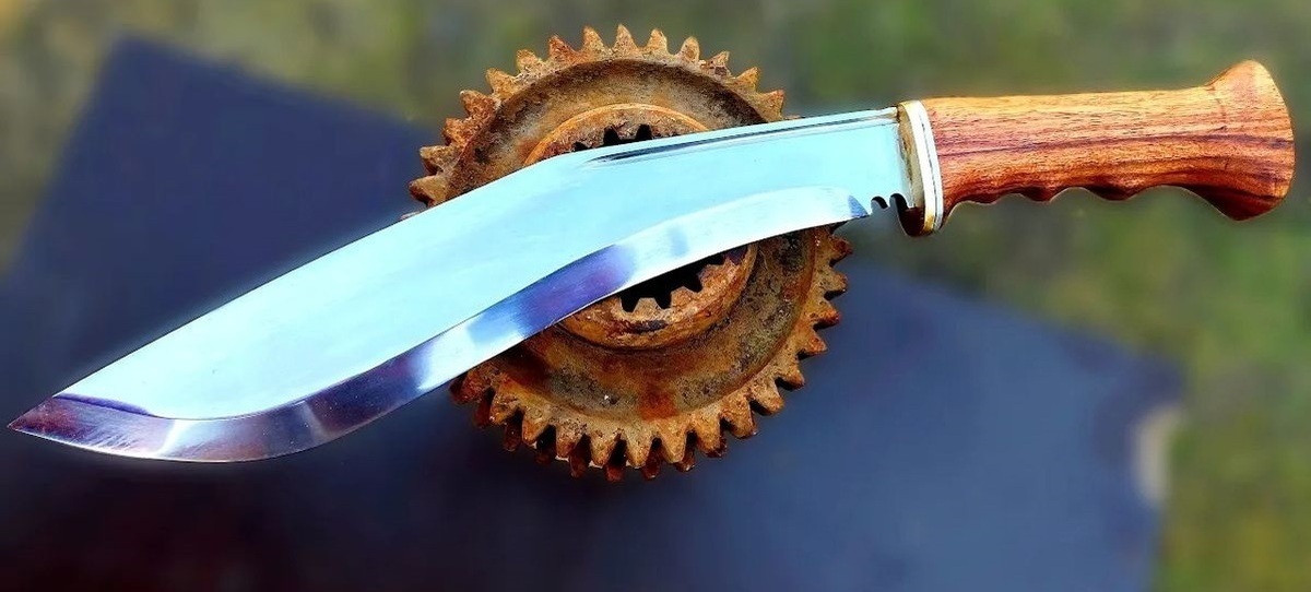 فیلم| فرایند عجیب تبدیل چرخ دنده آهنی زنگ زده به چاقو