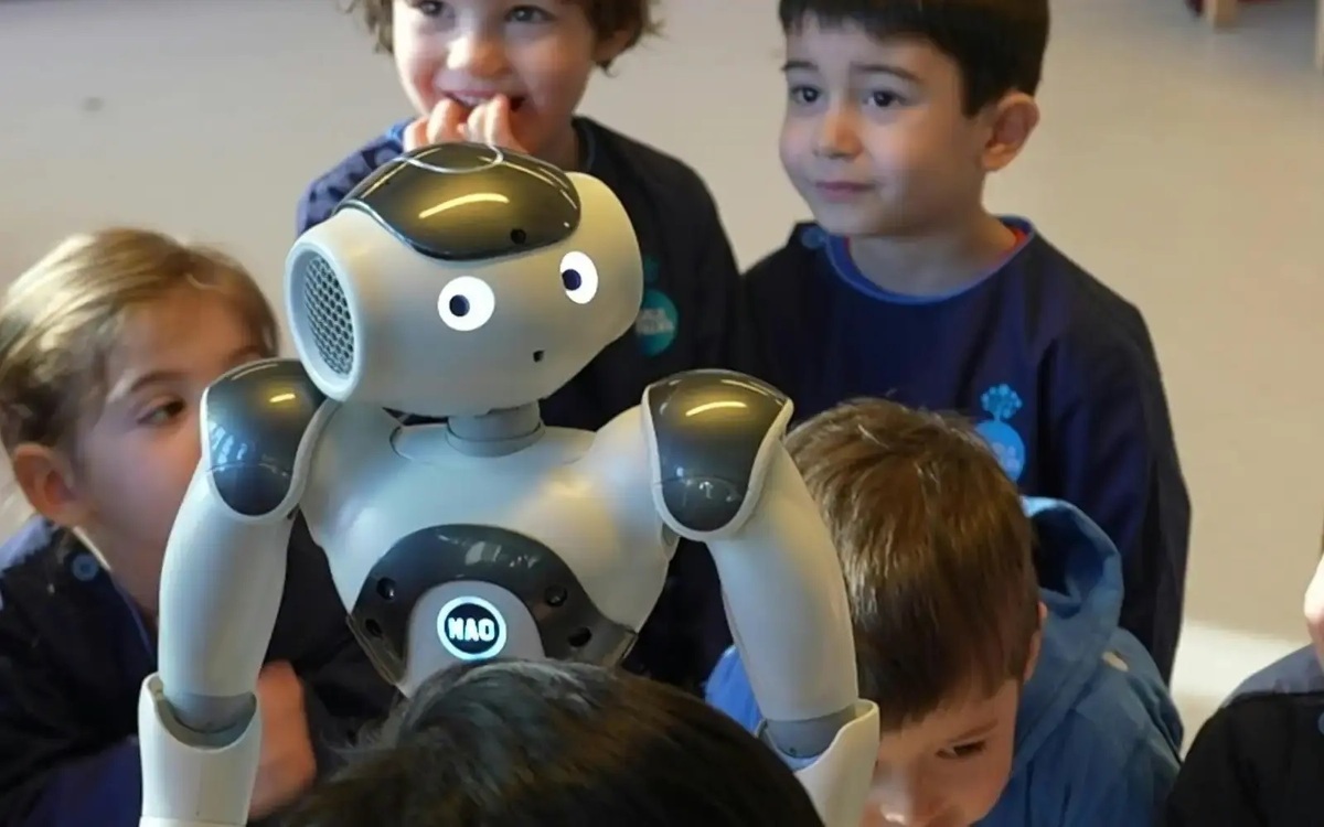 فیلم| تعامل با ربات‌ها در مهدکودک
