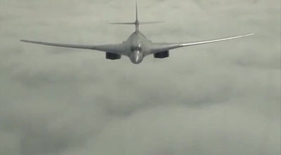 هواپیمای توپولف 160 نیروی هواـ فضای روسیه در جریان پرواز رزمی برای بمباران مواضع داعش در سوریه
