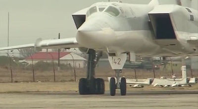 هواپیمای توپولف 22 ام 3 نیروی هواـ فضای روسیه پس از پرواز رزمی برای بمباران مواضع داعش در سوریه

