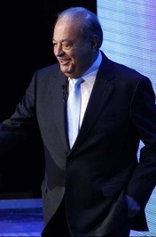 کارلوس اسلیم مالک شرکت‌های «آمریکا موویل» و «تلمکس» با ۵۰ میلیارد ثروت در رتبه چهارم قرار گرفت.
