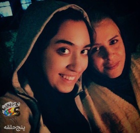 کیمیا علیزاده بانوی تکواندوکار در کنار مادرش